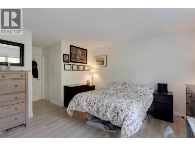 106 KINGS Road | North Vancouver British Columbia | Slide Image Fifteen