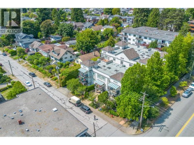 106 KINGS Road | North Vancouver British Columbia | Slide Image Thirty