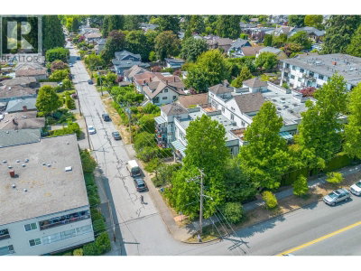 106 KINGS Road | North Vancouver British Columbia | Slide Image Thirty-one