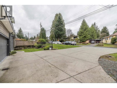 1025 RANCH PARK Way | Coquitlam British Columbia | Slide Image Three