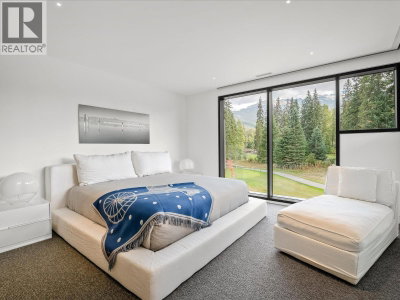 8080 CYPRESS Place | Whistler British Columbia | Slide Image Twenty-three