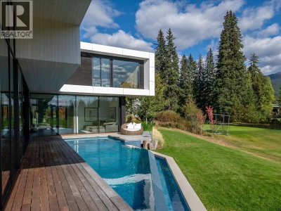 8080 CYPRESS Place | Whistler British Columbia | Slide Image Thirty-two