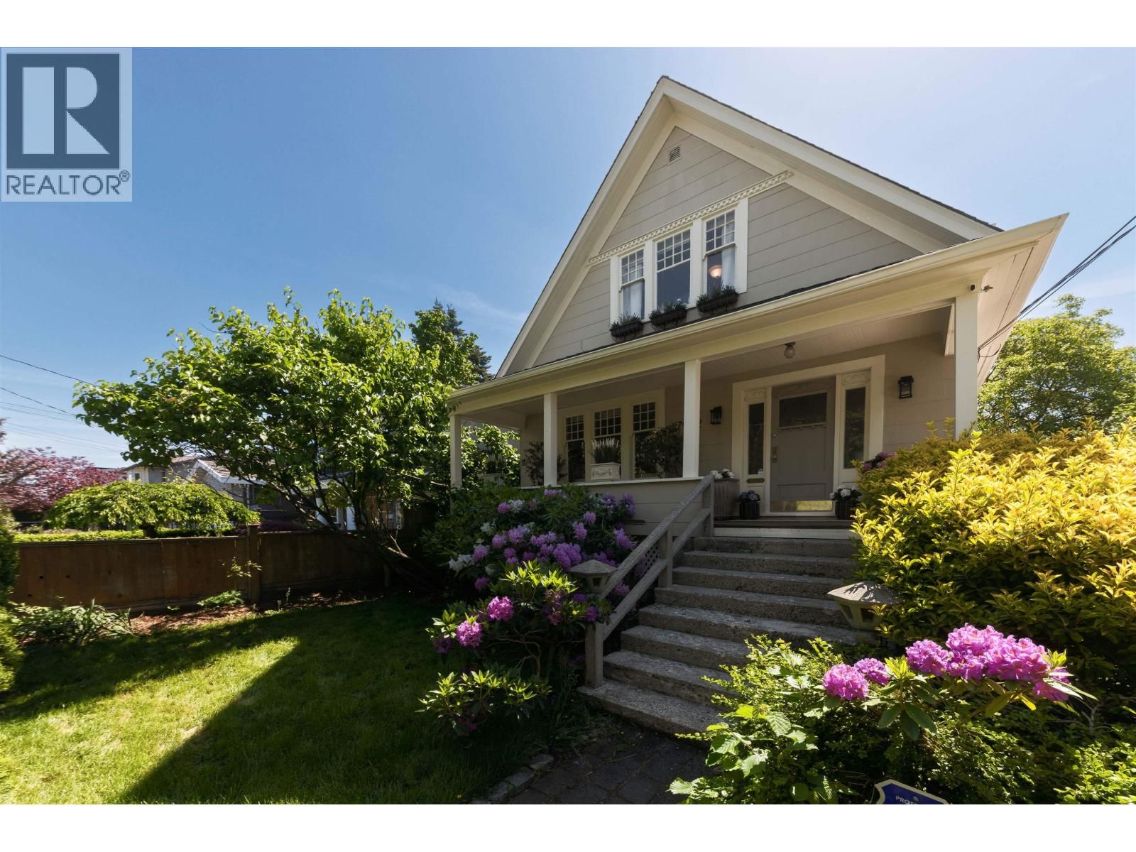 7952 15TH Avenue, Burnaby, British Columbia V3N 1X1