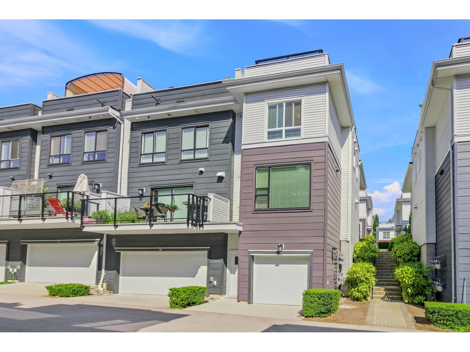 2280 163 Street, Surrey, British Columbia V3Z 0S4