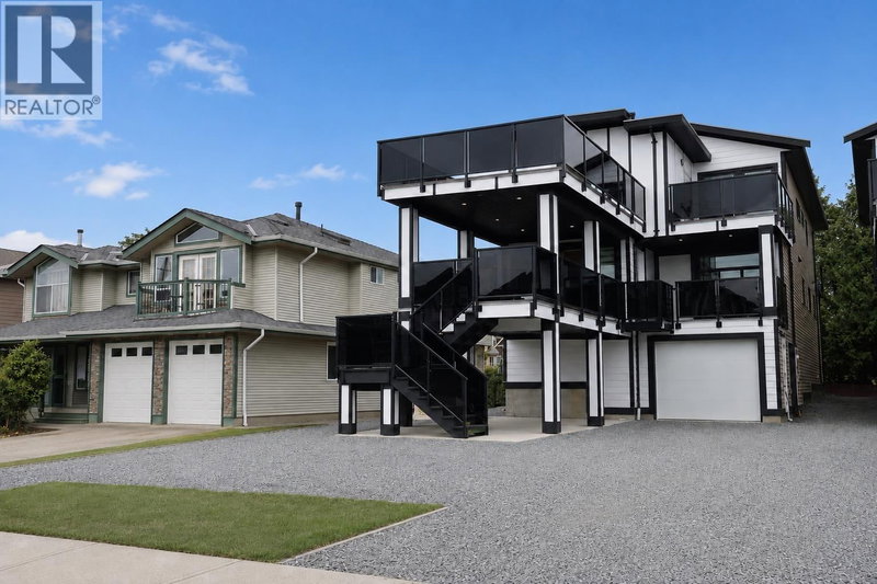341 JOHNSTON Street New Westminster British Columbia, V3M 5H4 - 7 Bedrooms Home For Sale