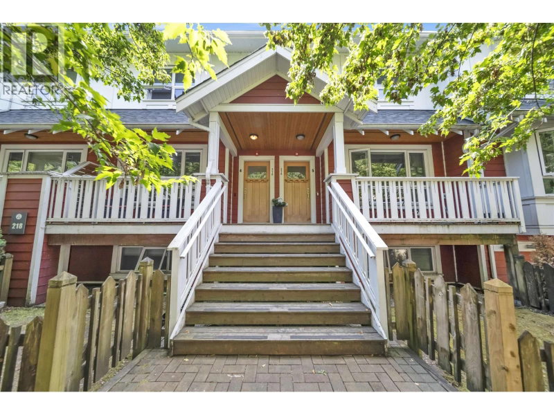 218 CAMATA Street New Westminster British Columbia, V3M 0H8 - 3 Bedrooms Condo For Sale