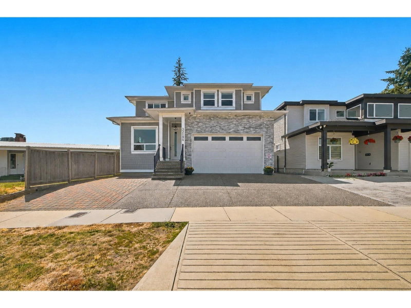 32594 PEARDONVILLE Road Abbotsford British Columbia, V2T 1N3 - 9 Bedrooms Home For Sale