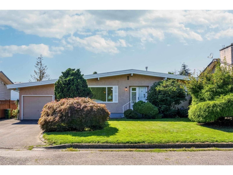 9835 ANGUS Drive Chilliwack British Columbia, V2P 6A8 - 5 Bedrooms Home For Sale
