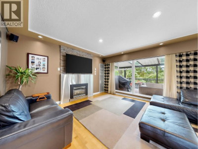 712 SHAW Avenue | Coquitlam British Columbia | Slide Image Three
