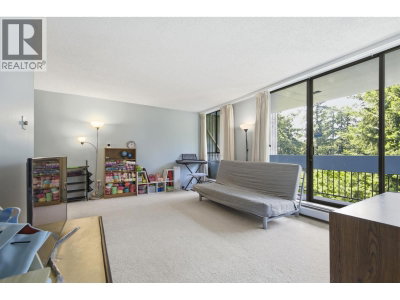 6689 WILLINGDON Avenue | Burnaby British Columbia | Slide Image Two