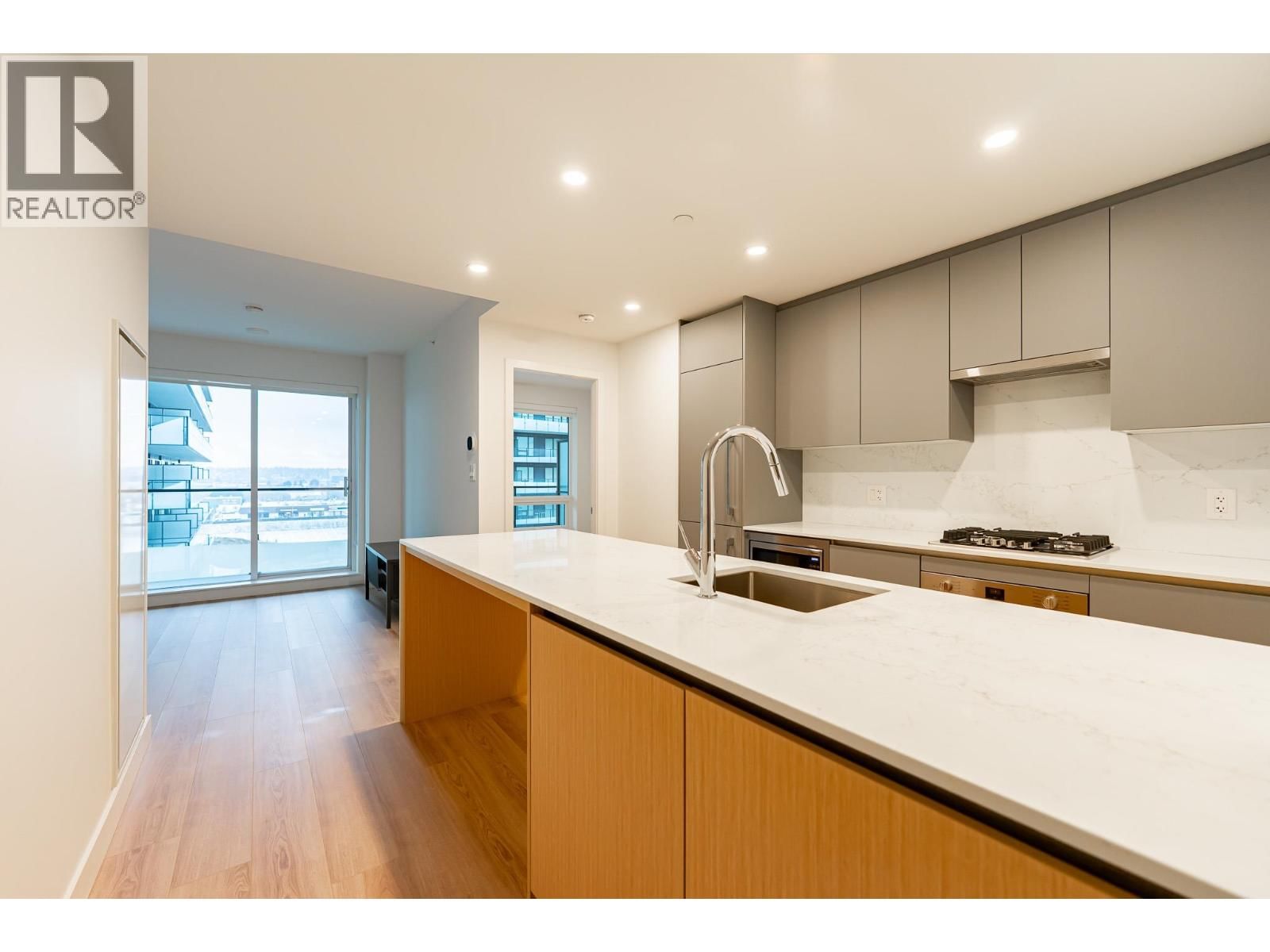 7977 LANSDOWNE Road, Richmond, British Columbia V6X 0X7