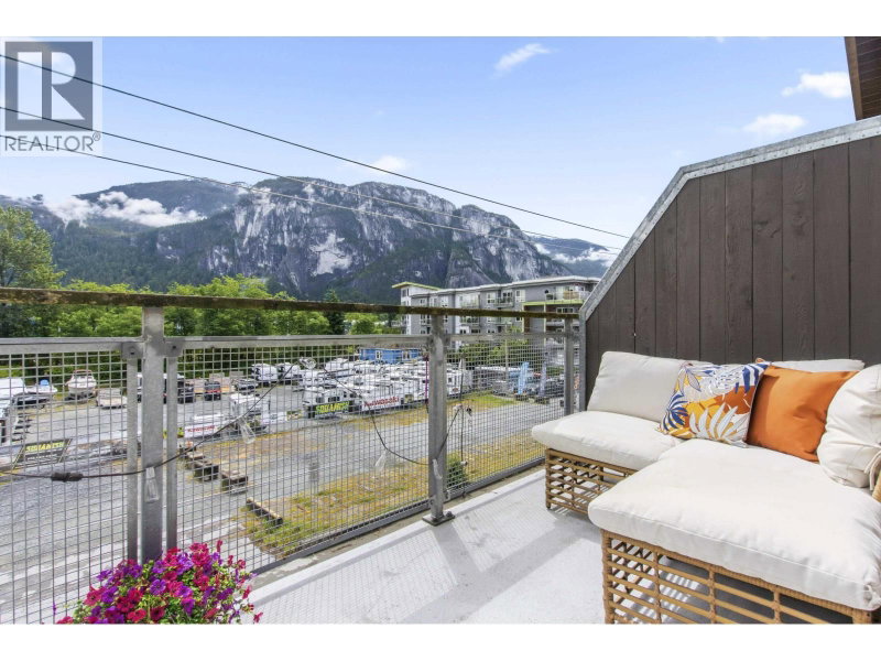 38142 CLEVELAND Avenue Squamish British Columbia, V8B 0A4 - 2 Bedrooms Condo For Sale