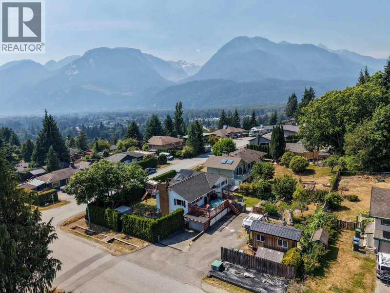 40256 AYR Drive Squamish British Columbia, V0N 1T0 - 4 Bedrooms Home For Sale