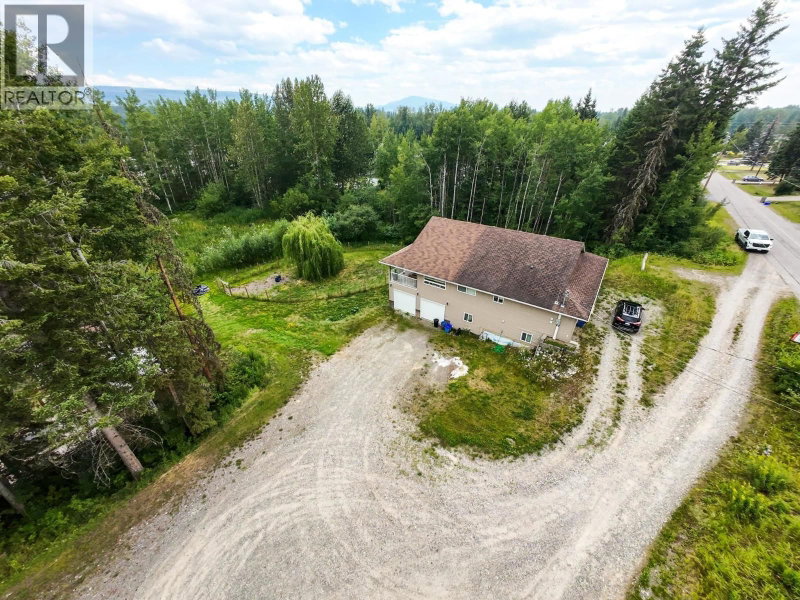 380 DENNIS Road Quesnel British Columbia, V2J 5M6 - 8 Bedrooms Waterfront Home For sale