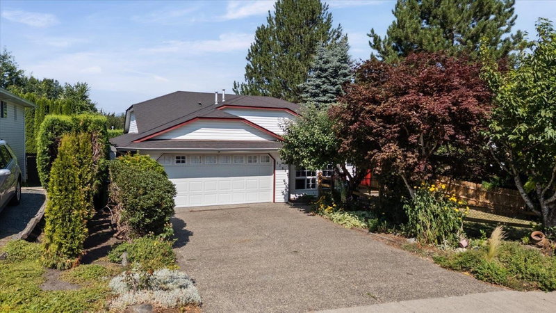 5709 STONEHAVEN Street Chilliwack British Columbia, V2R 3Y6 - 3 Bedrooms Home For Sale
