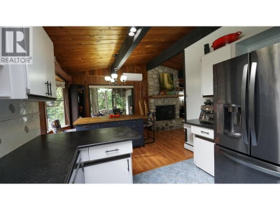 25855 112 Avenue | Maple Ridge British Columbia | Slide Image Three