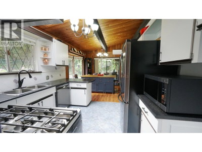 25855 112 Avenue | Maple Ridge British Columbia | Slide Image Five