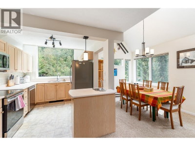 2544 SNOWRIDGE Circle | Whistler British Columbia | Slide Image Nine