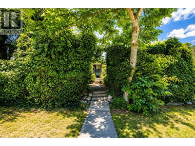 8259 10TH Avenue | Burnaby British Columbia | Slide Image Three