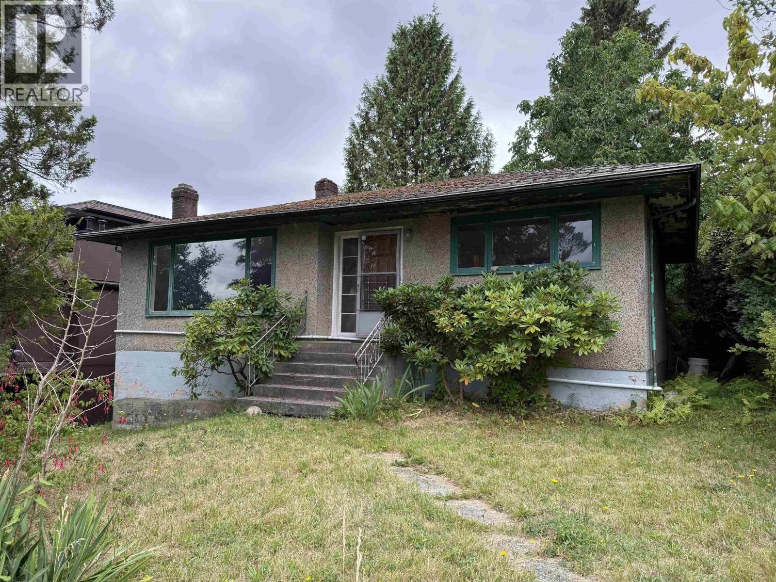 115 HOWARD Avenue, Burnaby, British Columbia V5B 1J6