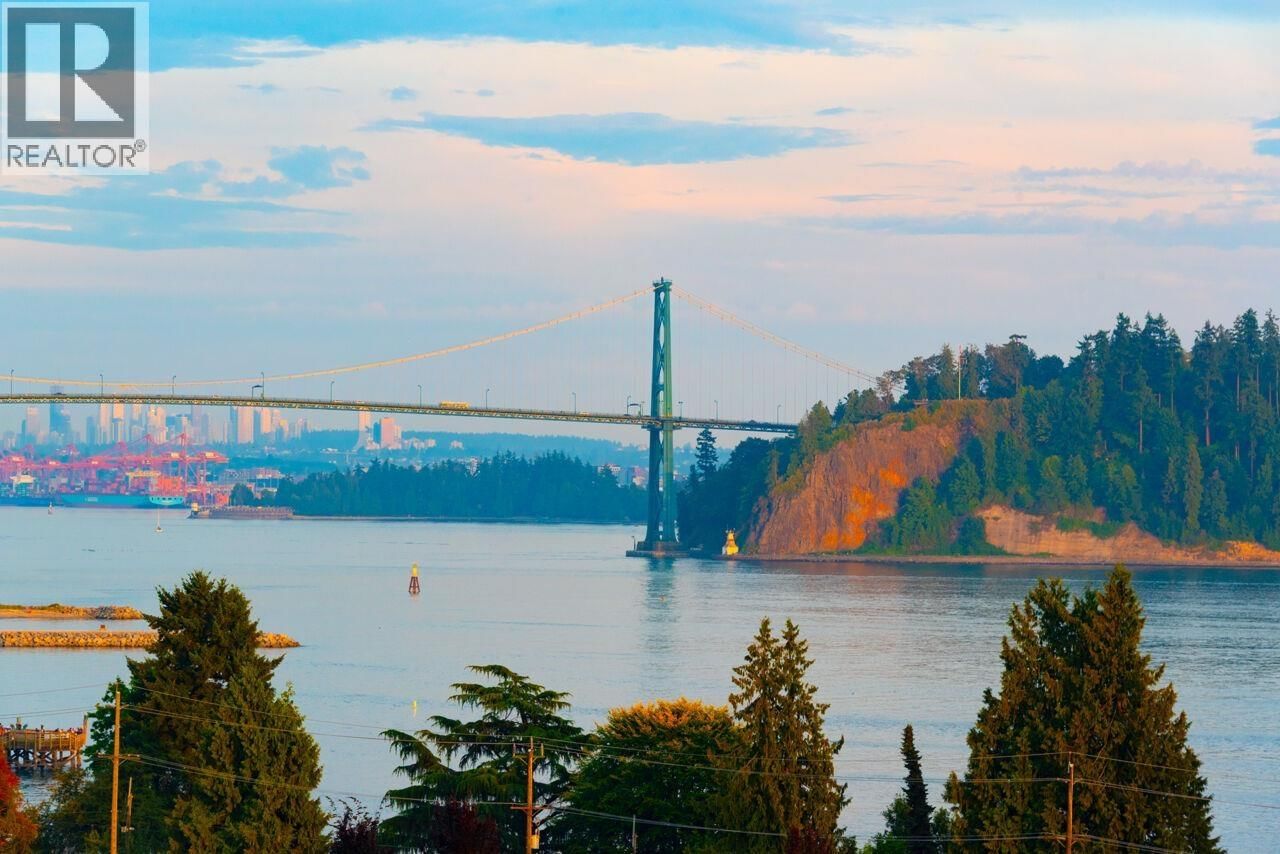1730 DUCHESS Avenue, West Vancouver, British Columbia V7V 1P9