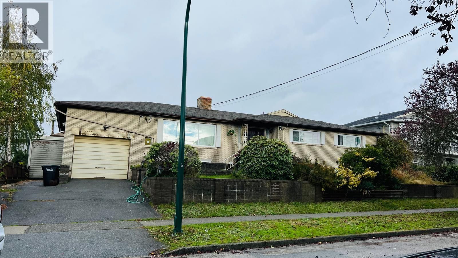 753 55TH Avenue, Vancouver, British Columbia V5X 1N8
