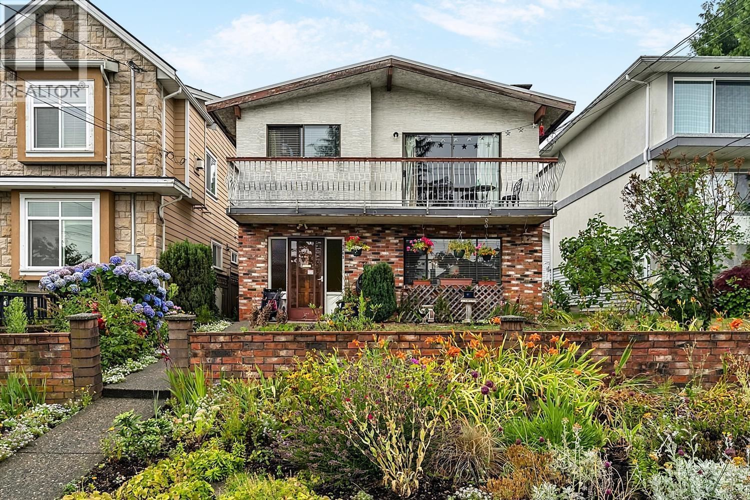 5343 NEVILLE Street, Burnaby, British Columbia V5J 2H6