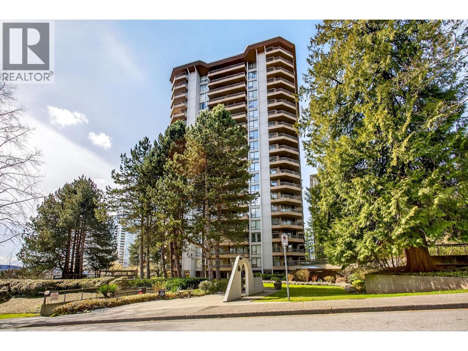 2041 BELLWOOD Avenue, Burnaby, British Columbia V5B 4V5