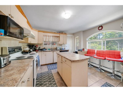 8863 KING GEORGE Boulevard | Surrey British Columbia | Slide Image Fifteen