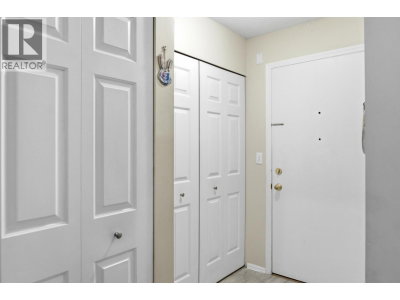 106 KINGS Road | North Vancouver British Columbia | Slide Image Eighteen