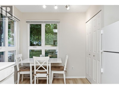 106 KINGS Road | North Vancouver British Columbia | Slide Image Six