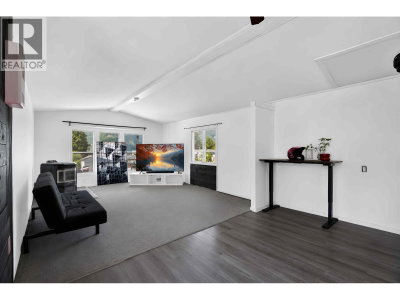 819 BRITANNIA Way | Squamish British Columbia | Slide Image Two
