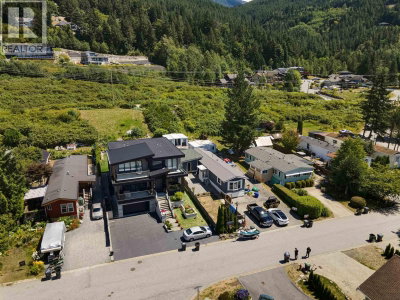 819 BRITANNIA Way | Squamish British Columbia | Slide Image Thirty-one