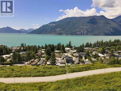 819 BRITANNIA Way | Squamish British Columbia | Slide Image Thirty-two