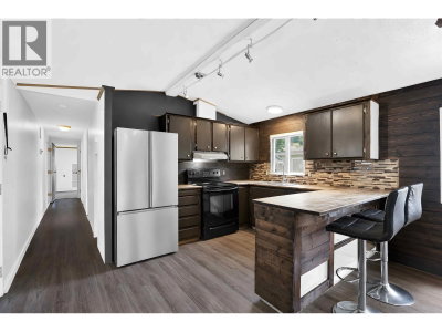 819 BRITANNIA Way | Squamish British Columbia | Slide Image Five