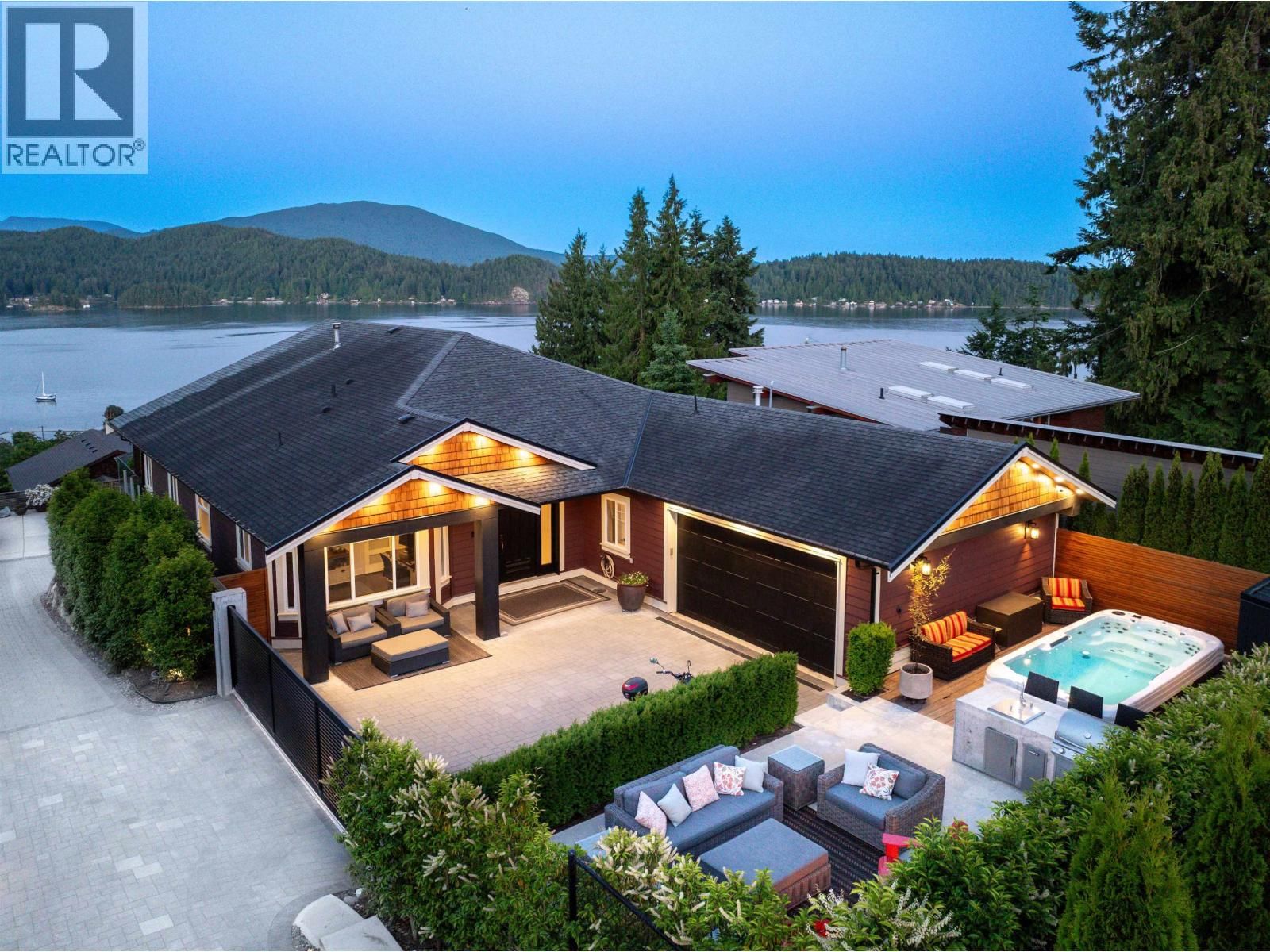 588 NORTH FLETCHER Road, Gibsons, British Columbia V0N 1V9
