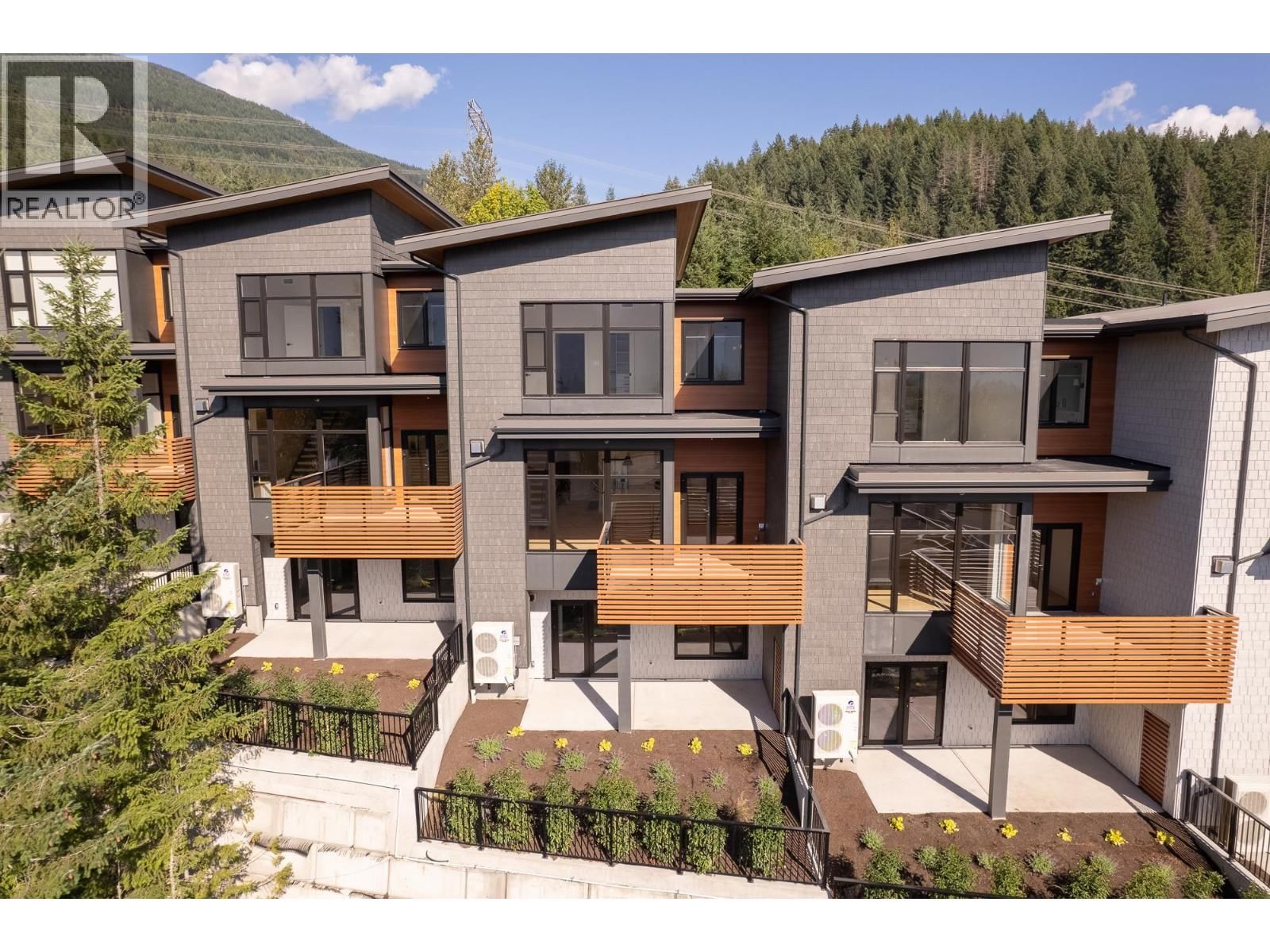 3407 MAMQUAM Road, Squamish, British Columbia V8B 1E4