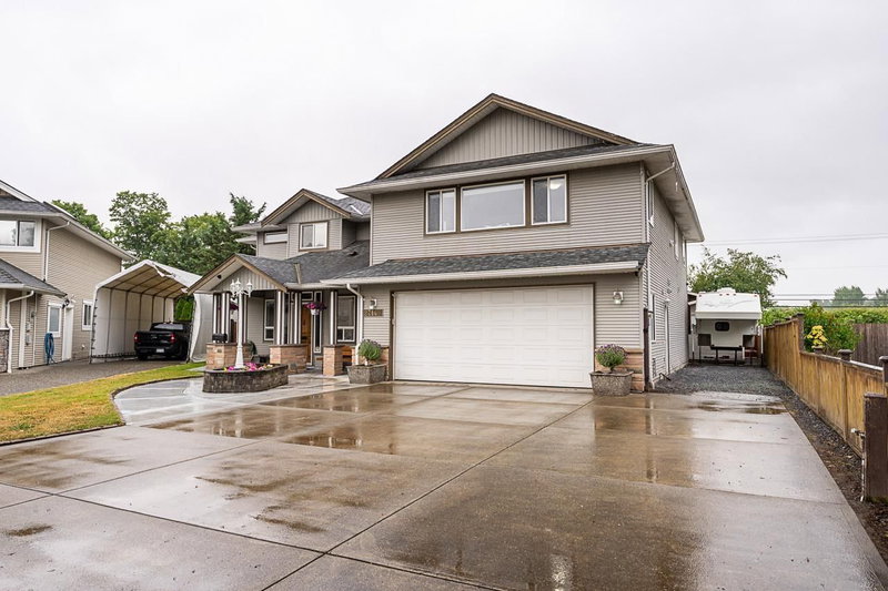 27144 25A Avenue Langley British Columbia, V4W 3N4 - 8 Bedrooms Home For Sale