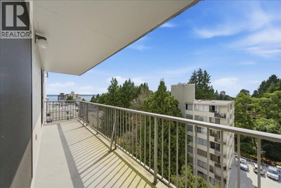 1745 ESQUIMALT Avenue | West Vancouver British Columbia | Slide Image Fourteen
