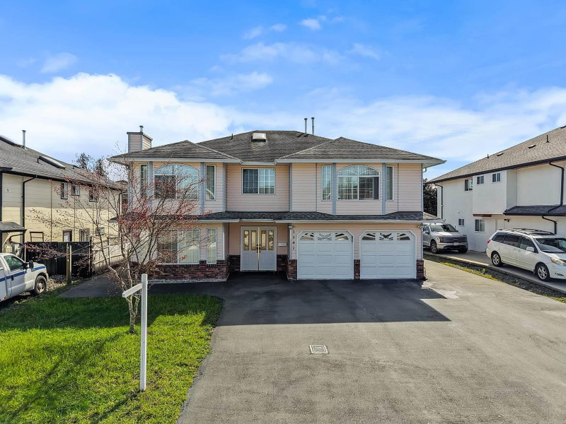 3542 GALIANO Drive Abbotsford British Columbia, V2T 5R6 - 6 Bedrooms Home For Sale