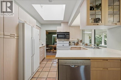 1388 CAMBRIDGE Drive | Coquitlam British Columbia | Slide Image Twenty-one