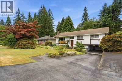 1388 CAMBRIDGE Drive | Coquitlam British Columbia | Slide Image Three