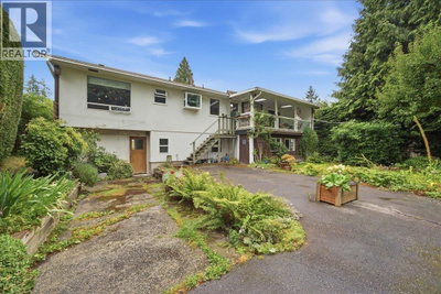 1388 CAMBRIDGE Drive | Coquitlam British Columbia | Slide Image Five