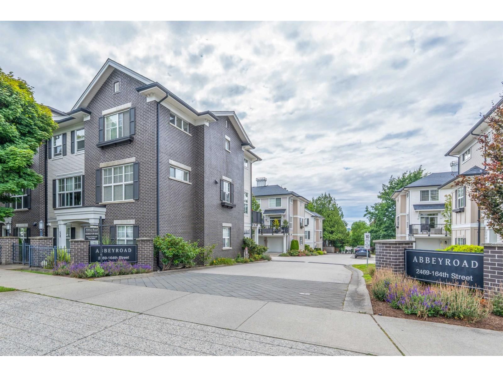 2469 164 Street, Surrey, British Columbia V3S 3T4