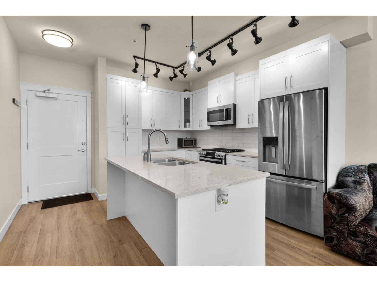 11077 RAVINE Road, Surrey, British Columbia V3T 0R7
