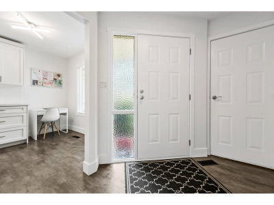 2803 MARBLE HILL Drive | Abbotsford British Columbia | Slide Image Four