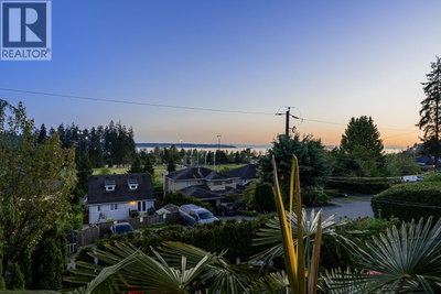 1075 ESPLANADE Avenue | West Vancouver British Columbia | Slide Image Two