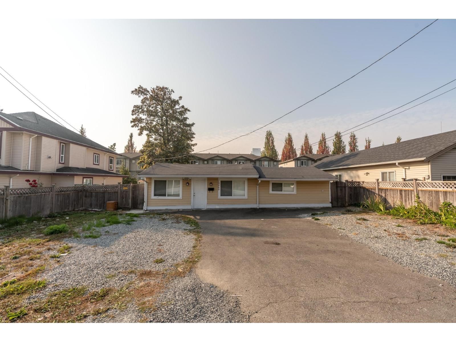10269 139A Street, Surrey, British Columbia V3T 4M1