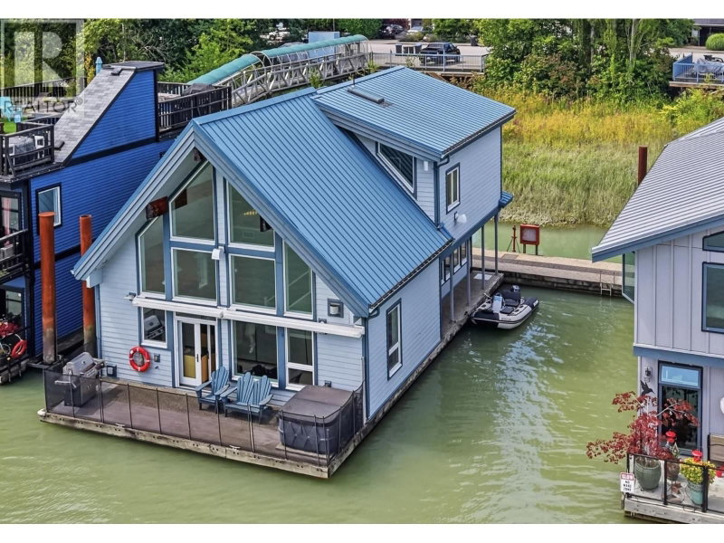700 SOUTH DYKE Road New Westminster British Columbia, V3M 4Z8 - 3 Bedrooms Waterfront Condo For Sale