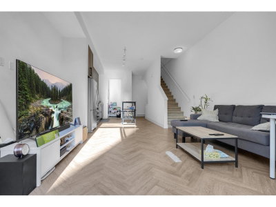 17568 57A Avenue | Surrey British Columbia | Slide Image Eight